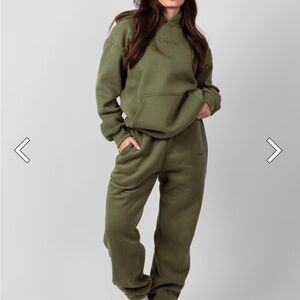 Comfrt Signature Olive Green Women's Hoodie and Joggers Set